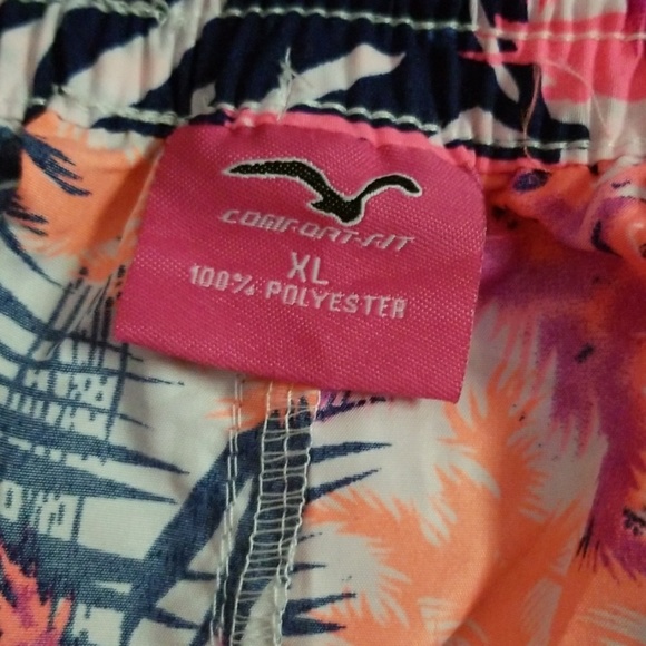 Shorts - Picture 2 of 3